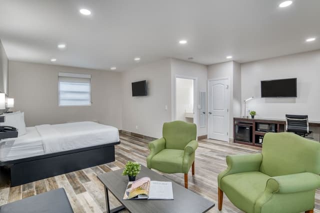 Deluxe Suite, 1 King Bed