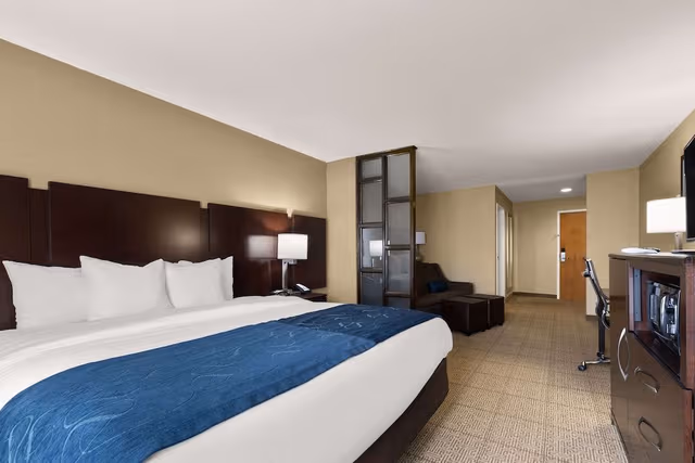 Suite, 1 King Bed, Accessible, Non Smoking