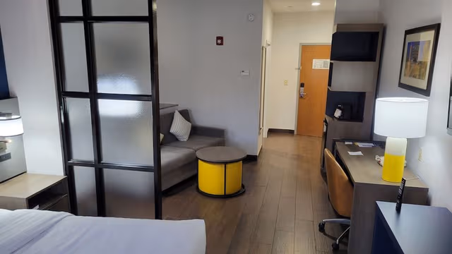Suite, 1 King Bed, Non Smoking