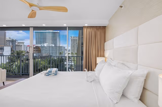 Luxury Studio, 1 King Bed, Kitchenette, City View (0047)