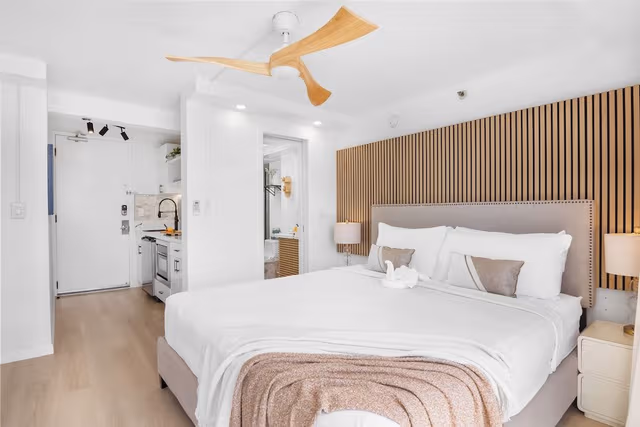Premium Studio, 1 King Bed, Kitchenette, Partial Ocean View (0158)