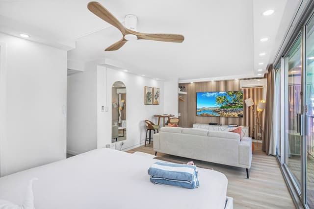Luxury Studio, 1 King Bed, Kitchenette, City View (0047)