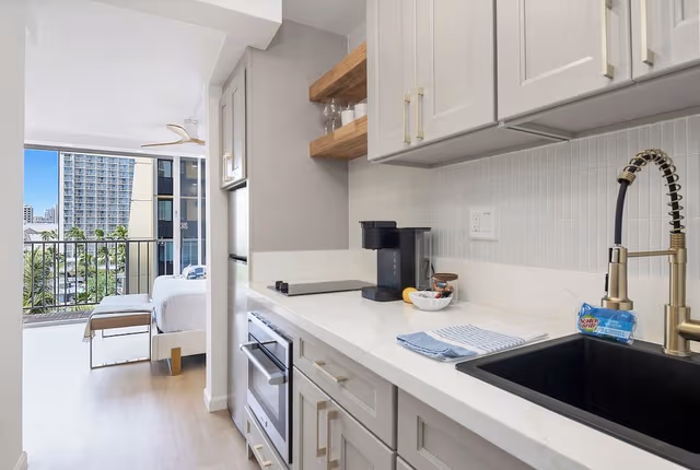 Luxury Studio, 1 King Bed, Kitchenette, City View (0047)