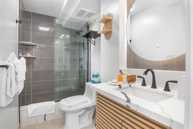 Premium Studio, 1 King Bed, Kitchenette, Partial Ocean View (0158)