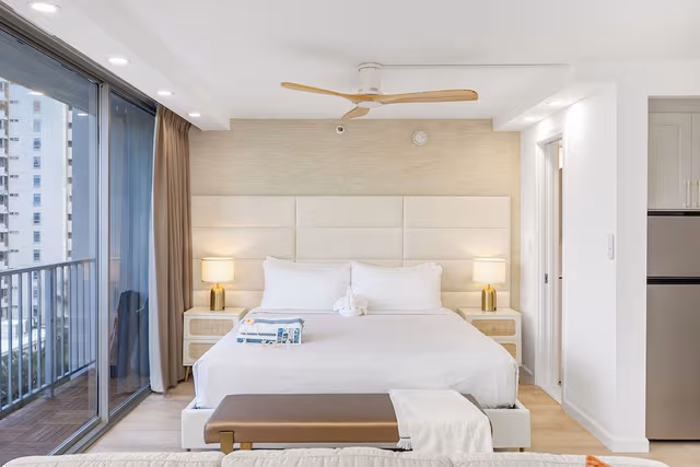 Luxury Studio, 1 King Bed, Kitchenette, City View (0047)