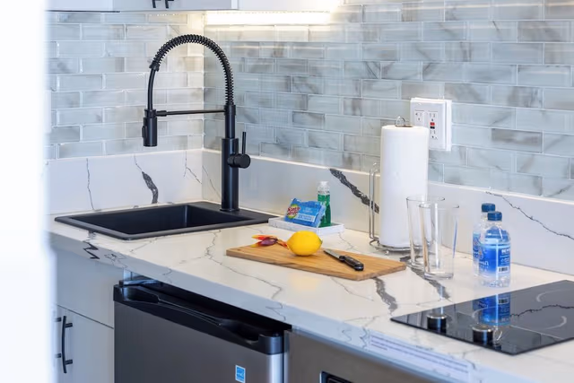 Premium Studio, 1 King Bed, Kitchenette, Partial Ocean View (0158)