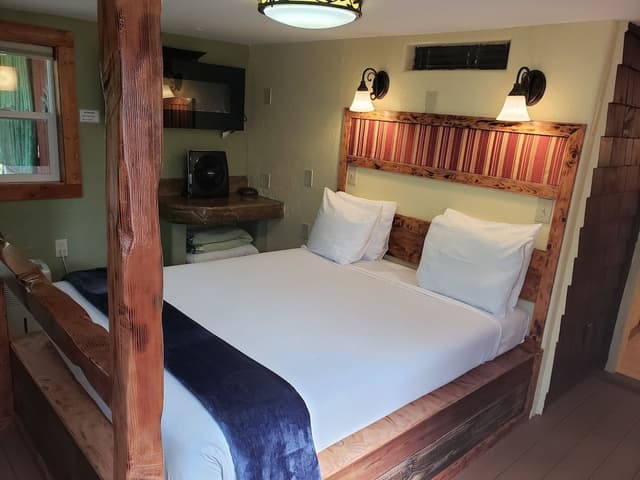 Standard Room, 1 Queen Bed (Chalet Kilauea Hotel)