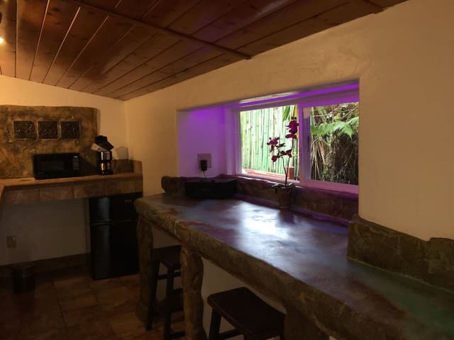 Standard Room, 1 Queen Bed (Chalet Kilauea Hotel)