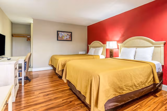 2 Queen Beds, Smoking