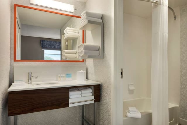 1 KING BED STUDIO SUITE NONSMOKING