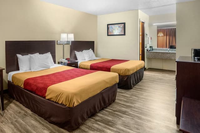 Standard Room, 2 Queen Beds, Non Smoking