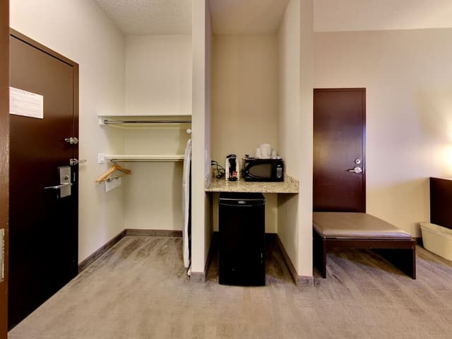 Standard Room, 1 Queen Bed, Accessible (Communications)