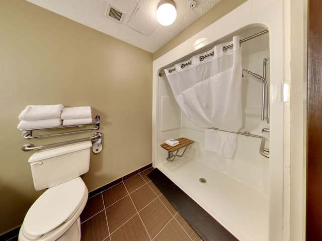 Standard Room, 1 Queen Bed, Accessible (Communications)