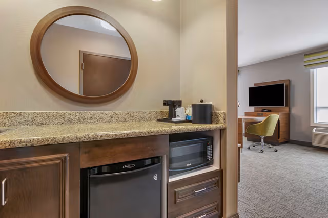 2 QUEEN BEDS STUDIO SUITE W/ SOFABED NONSMOK