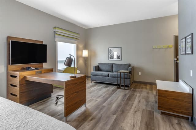 1 KING BED STUDIO SUITE W/SOFABED NONSMOKING
