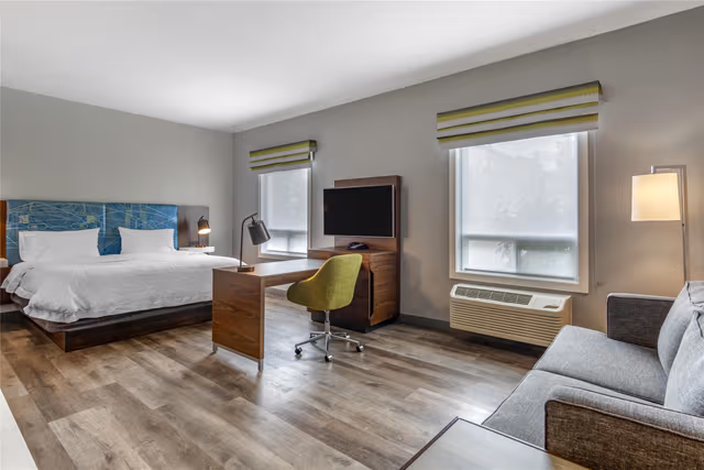 1 KING BED STUDIO SUITE W/SOFABED NONSMOKING