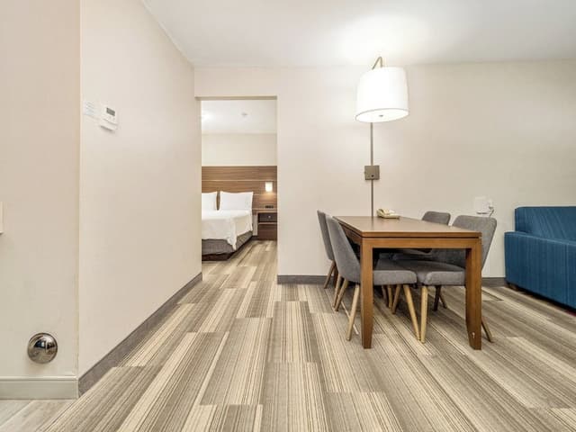 Suite, Multiple Beds