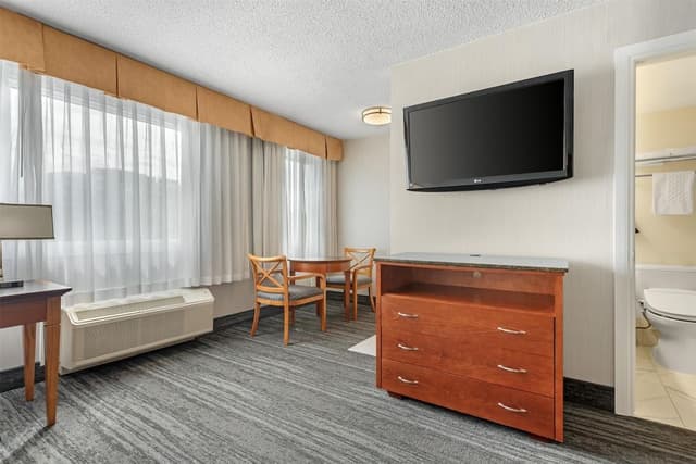 Standard Room, 1 King Bed, Non Smoking, Microwave