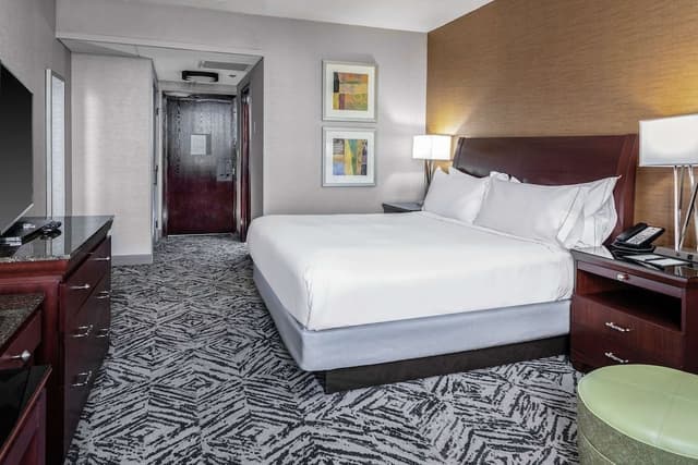 One King Bed, Non-Smoking, Accessible