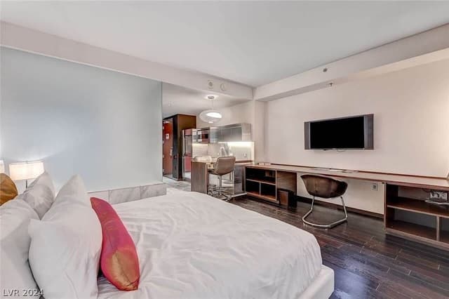 Luxury Studio, Balcony, Mountain View