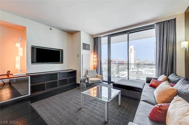 Luxury Studio, Balcony, Mountain View