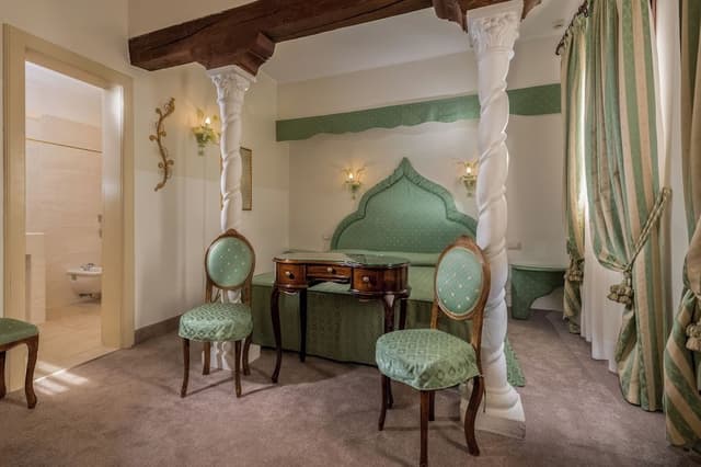 Room (King Deluxe)