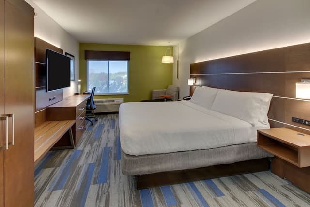 Standard Room, 1 King Bed (LEISURE)