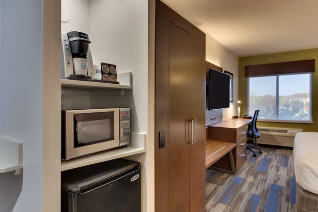 Standard Room, 1 King Bed (LEISURE)