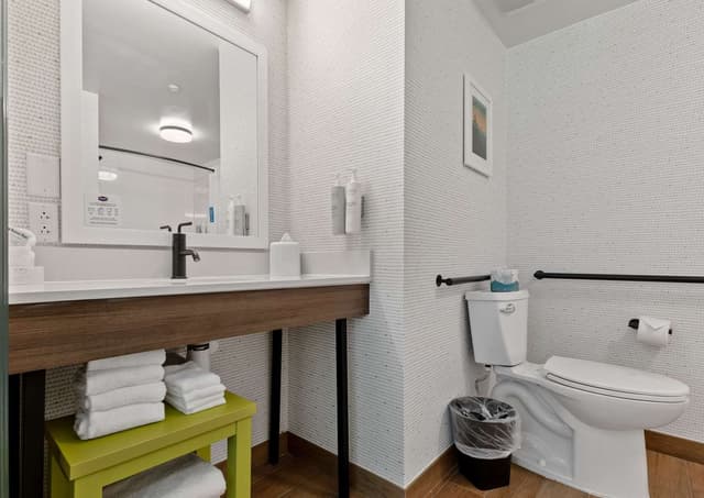 2 QUEEN BED ACCESSIBLE ROOM W/ ACCESSIBLE TUB