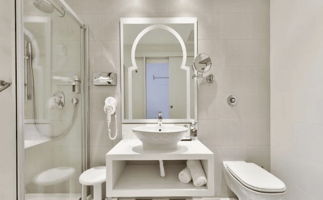 Suite with Inland View