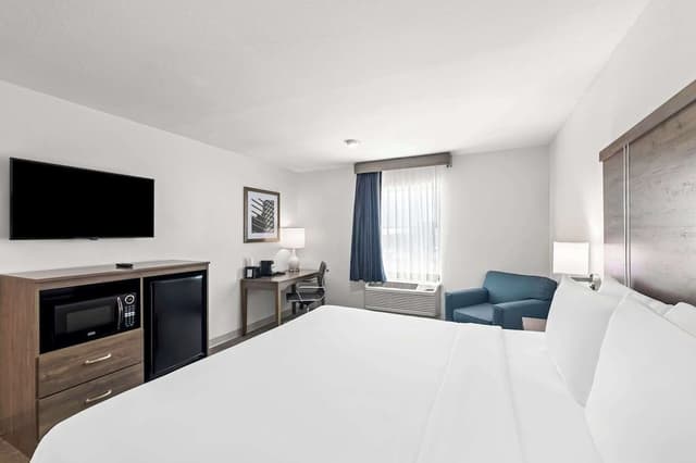 1 King Bed, Nonsmoking