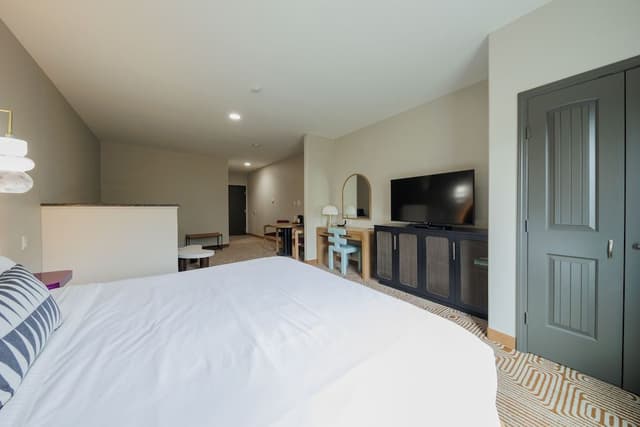 Premium King Suite