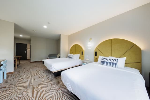 Premium Double Queen Suite