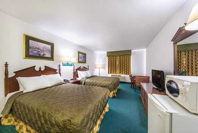 Standard Room, 2 Queen Beds, Non Smoking