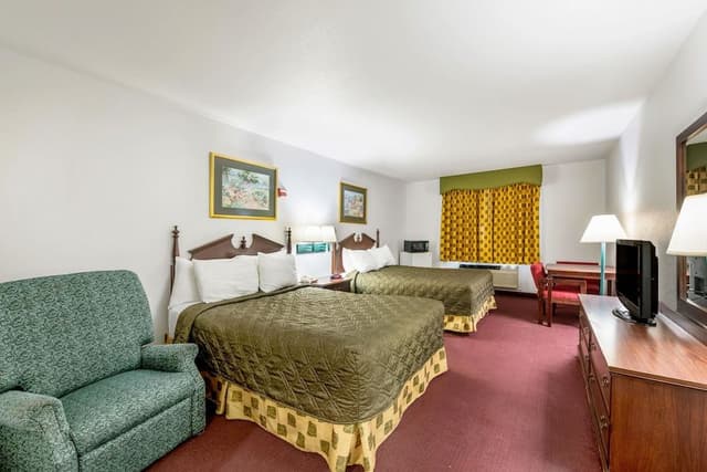 Standard Room, 2 Queen Beds, Non Smoking