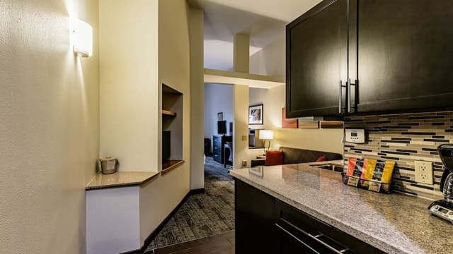 Studio Suite, 1 King Bed, Kitchen (Dining Area)