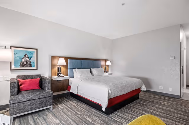 1 KING BED NONSMOKING