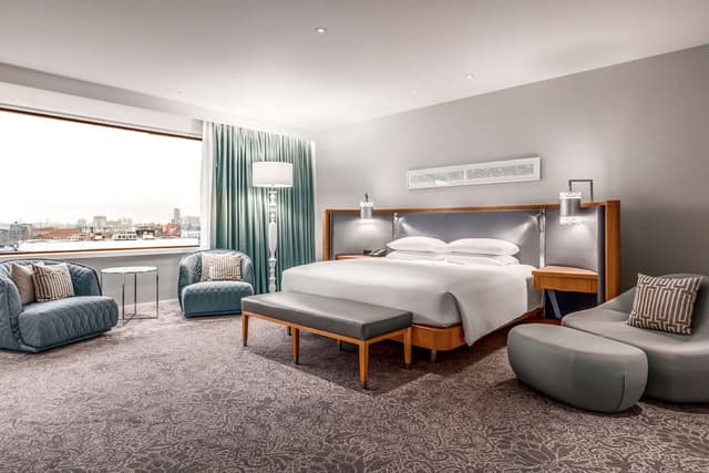 PRESIDENTIAL SUITE WITH LOUNGE ACCESS