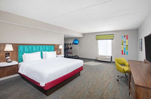 1 KING BED SUITE NONSMOKING