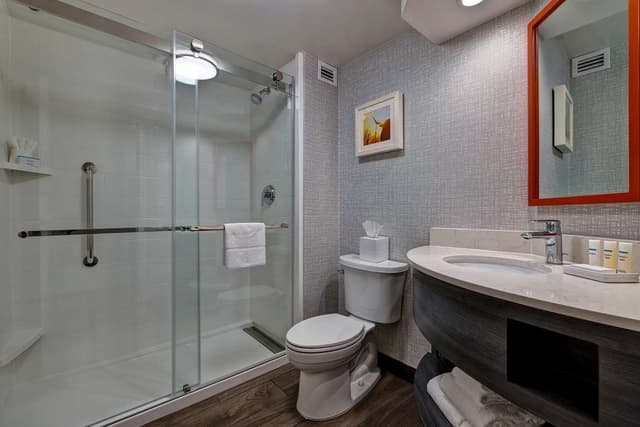 1 KING ROOM W MICROWAVE AND FRIDGE