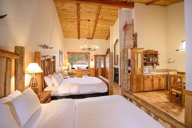 River Queen, 2 queen beds