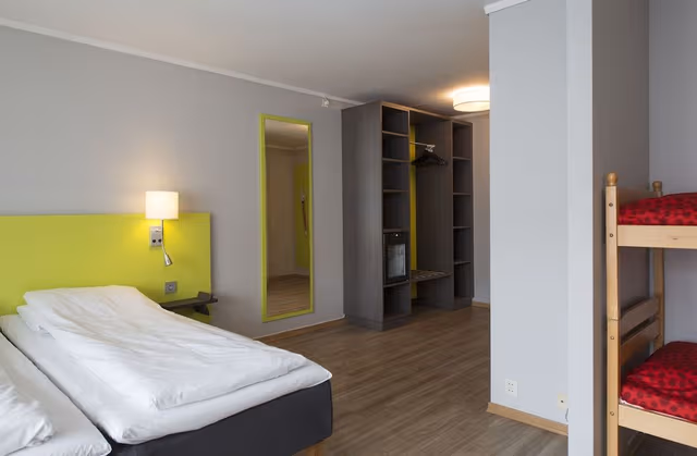 Family Room, 2 Twin Beds, Non Smoking (Standard)