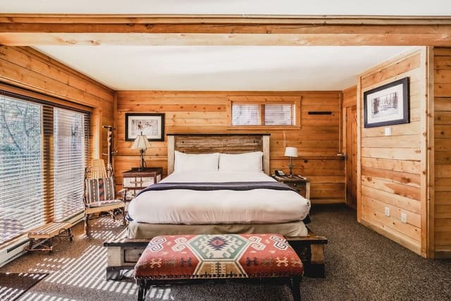 Studio - Cottage Room