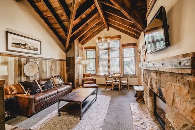 Mountain Loft - Cottage Room