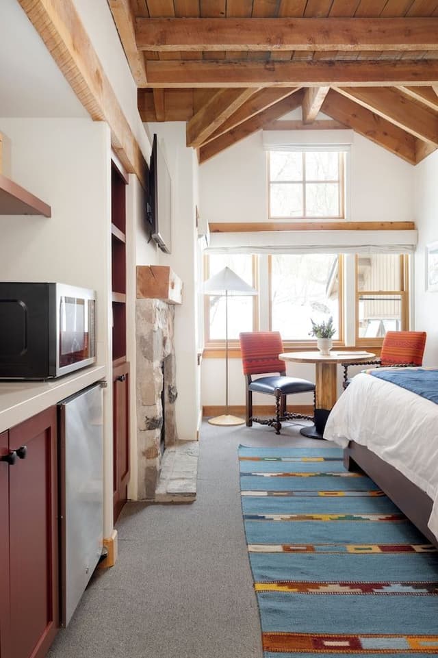 Studio - Cottage Room