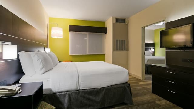Suite, Multiple Beds, Mobility Accessible (Accessible Tub)