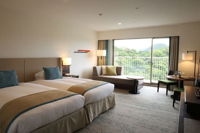 [High Floor] Superior Twin Room with Balcony, Non Smoking