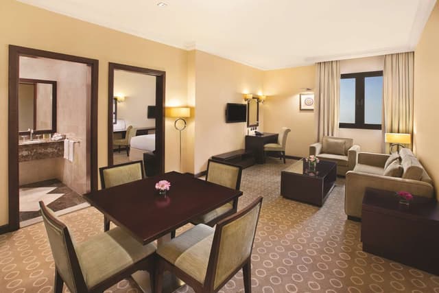 KING DELUXE ONE BEDROOM SUITE