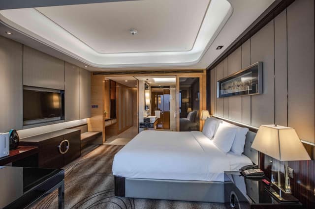 1 King Standard River View Lounge Accessible