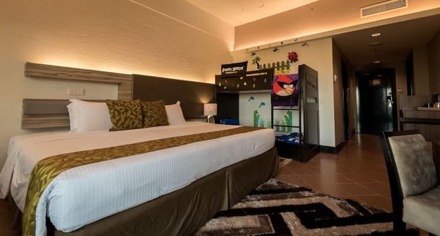 Thistle Family Sea Front (For 2 adults and 2 child)